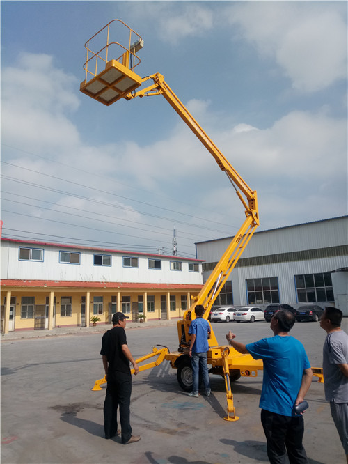 客户来公司考察，拖车折臂式升降机，升高8-20米，载重260公斤，最大延伸工作距离2-8米